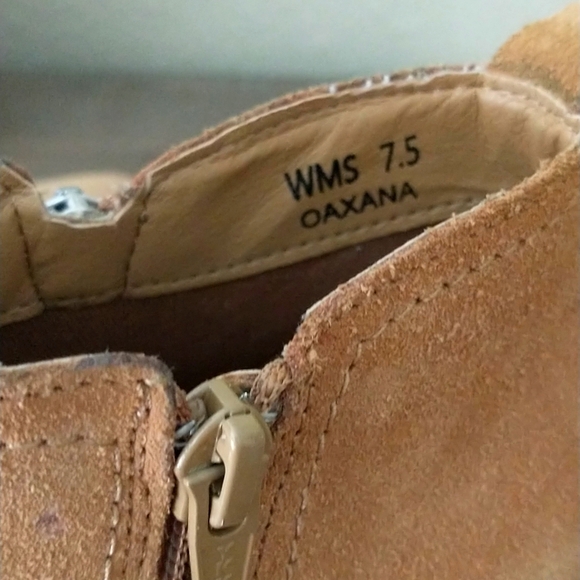 Look new! DV ankle, double side zip, size 7.5M, no marks or stains - Picture 7 of 9